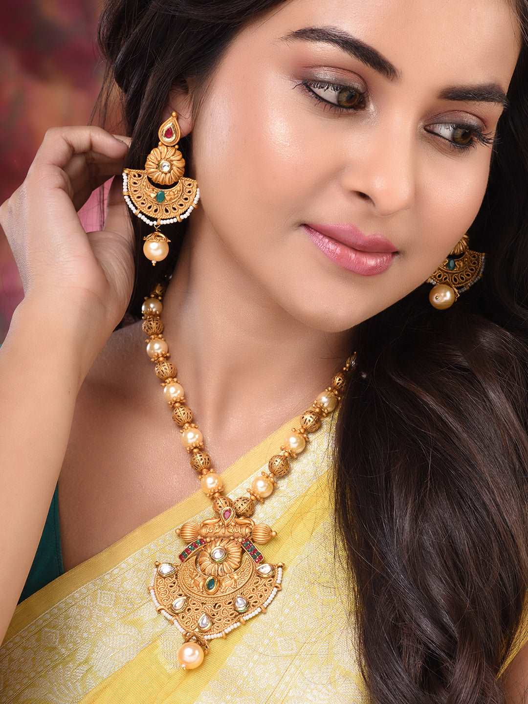 Sale of sales gold jewellery